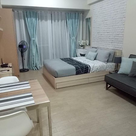 Eighty One Newport Boulevard Manila Exterior photo