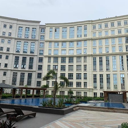 Eighty One Newport Boulevard Manila Exterior photo