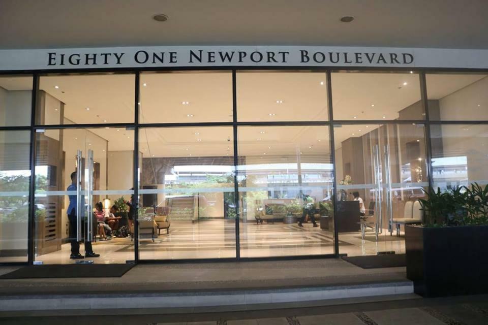 Eighty One Newport Boulevard Manila Exterior photo