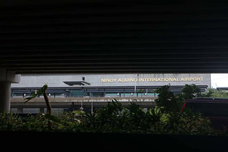 Eighty One Newport Boulevard Manila Exterior photo