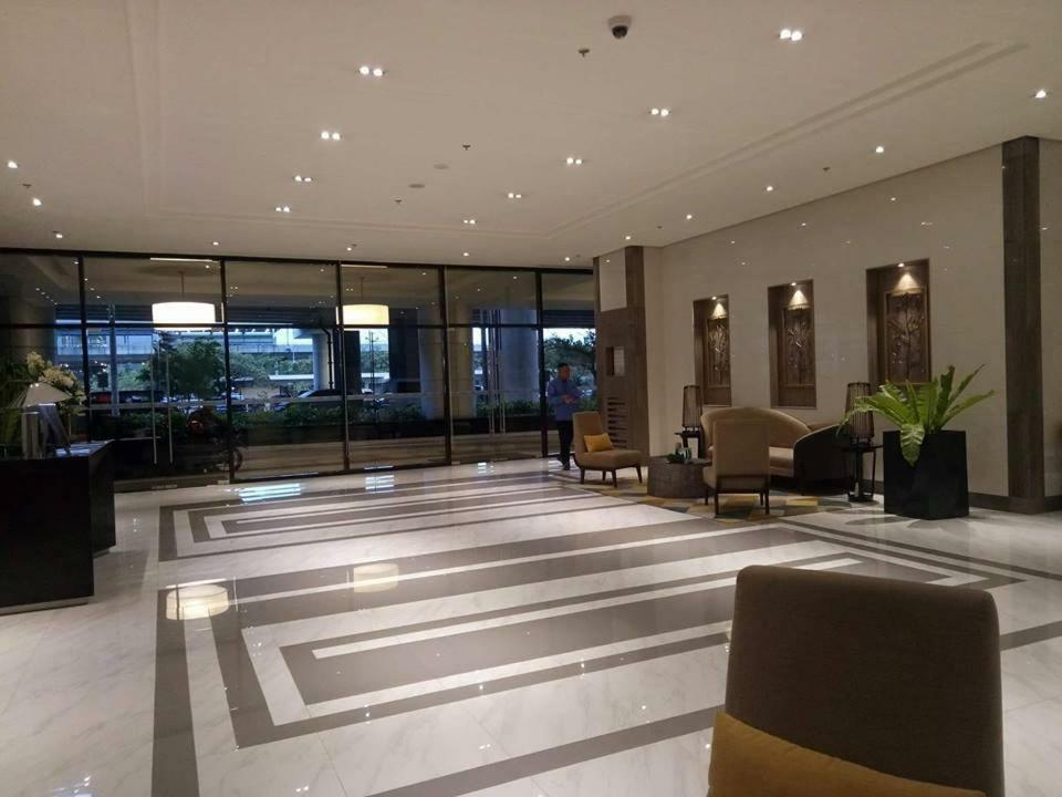 Eighty One Newport Boulevard Manila Exterior photo
