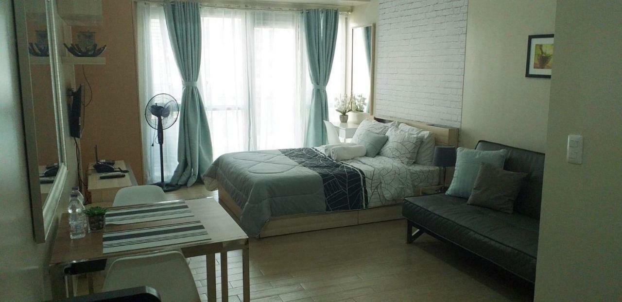 Eighty One Newport Boulevard Manila Exterior photo