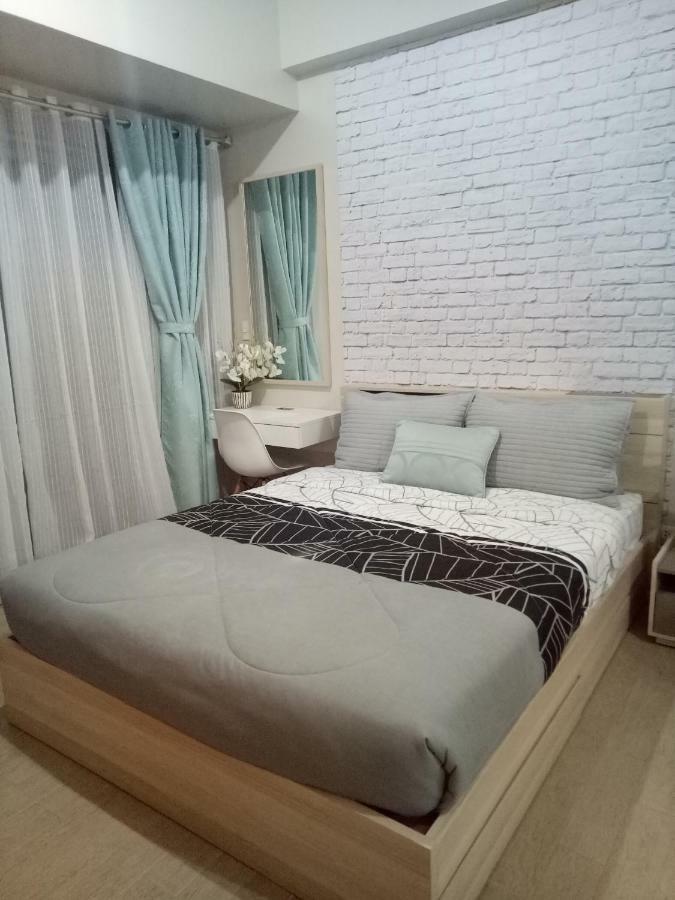 Eighty One Newport Boulevard Manila Exterior photo
