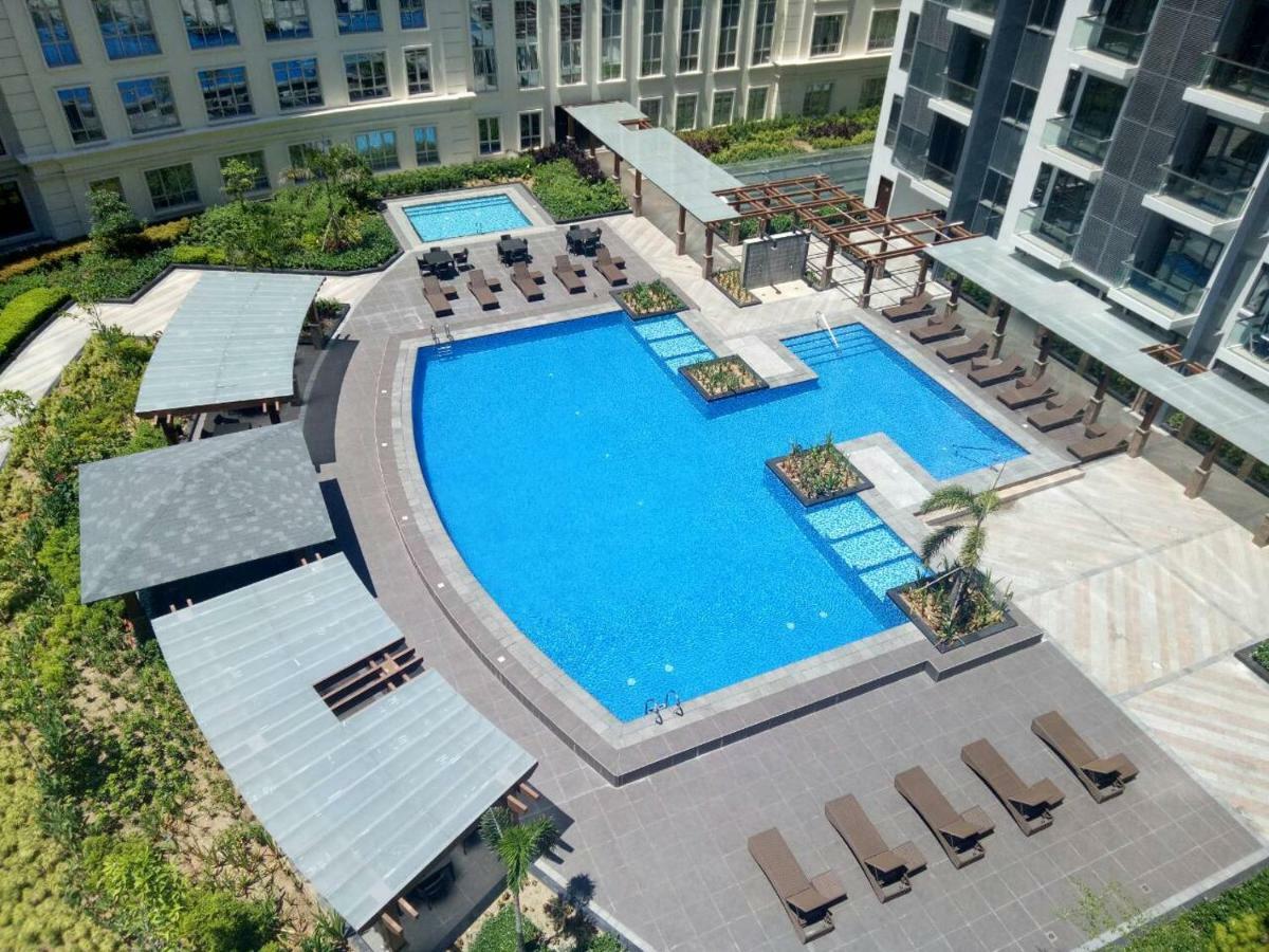 Eighty One Newport Boulevard Manila Exterior photo