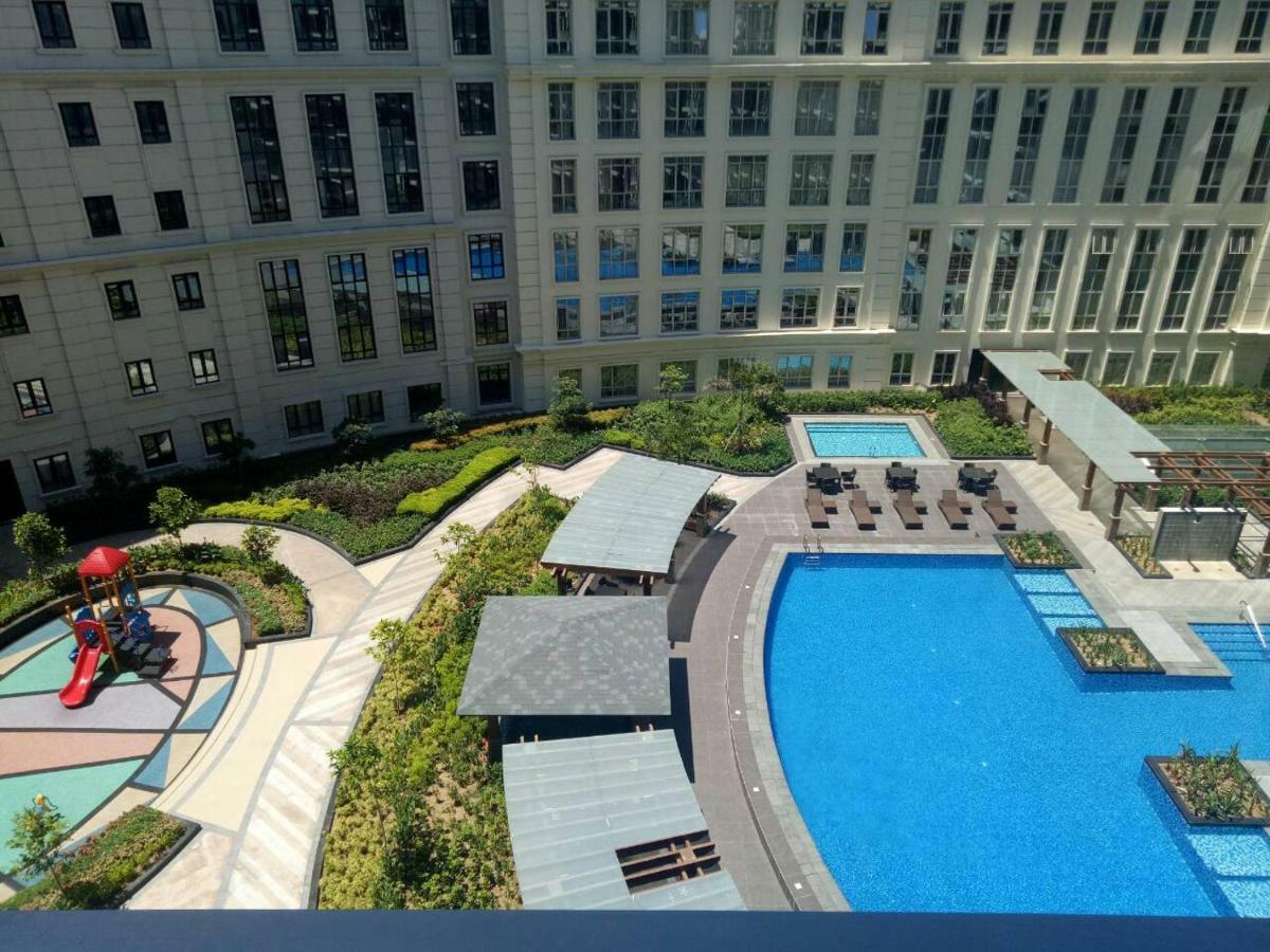 Eighty One Newport Boulevard Manila Exterior photo