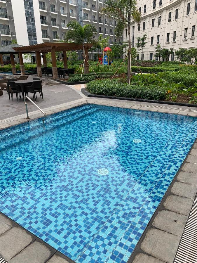Eighty One Newport Boulevard Manila Exterior photo