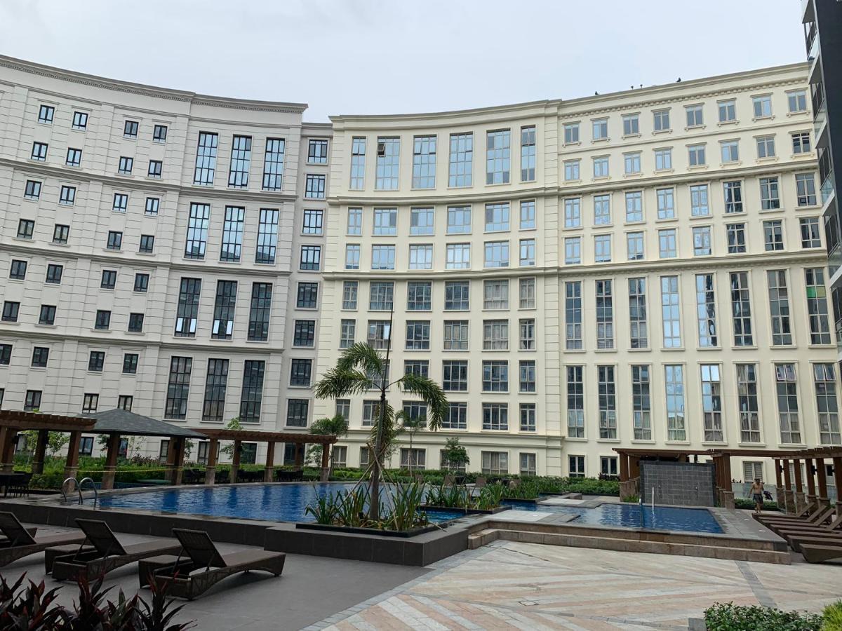 Eighty One Newport Boulevard Manila Exterior photo