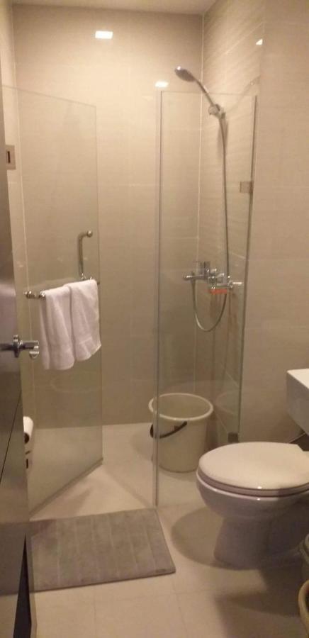Eighty One Newport Boulevard Manila Exterior photo