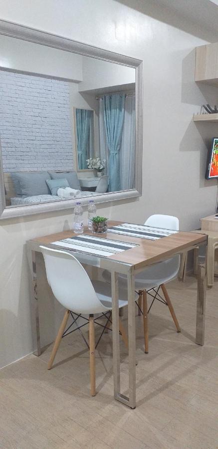 Eighty One Newport Boulevard Manila Exterior photo