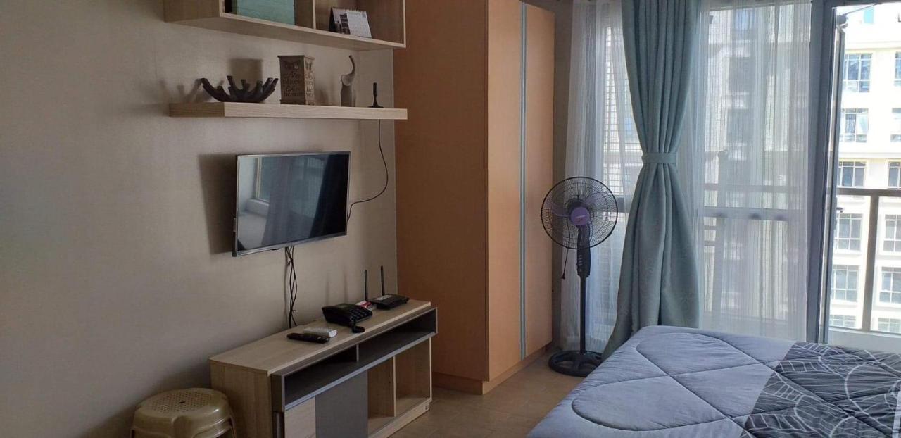 Eighty One Newport Boulevard Manila Exterior photo